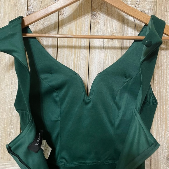 FREE W/ ITEM EQUAL/MORE VALUE Emerald Green Sleeveless A-line Dress - Picture 6 of 8